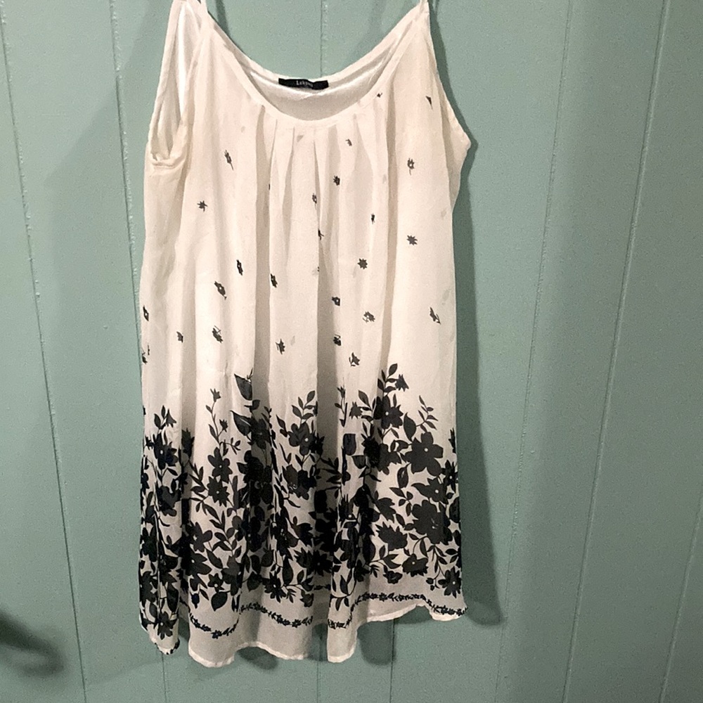 Women’s flowy tank top. Dress up or dress down. Never worn. XL.